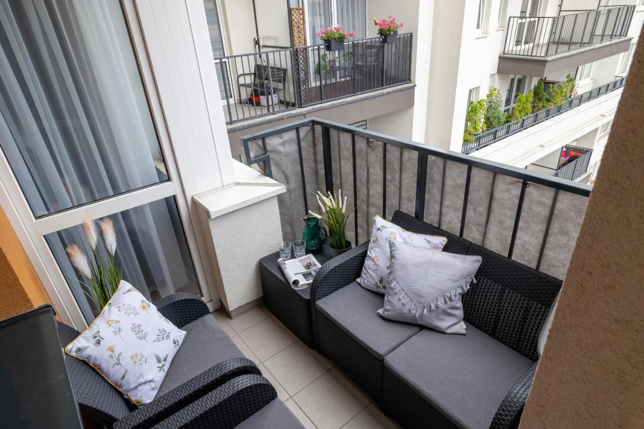 Osiedle Avia Harmonious Apartment With Balcony & Parking Cracow By Renters Prestige Krakov Exteriér fotografie