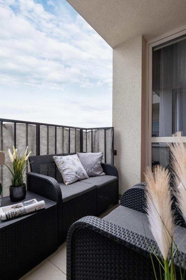 Osiedle Avia Harmonious Apartment With Balcony & Parking Cracow By Renters Prestige Krakov Exteriér fotografie