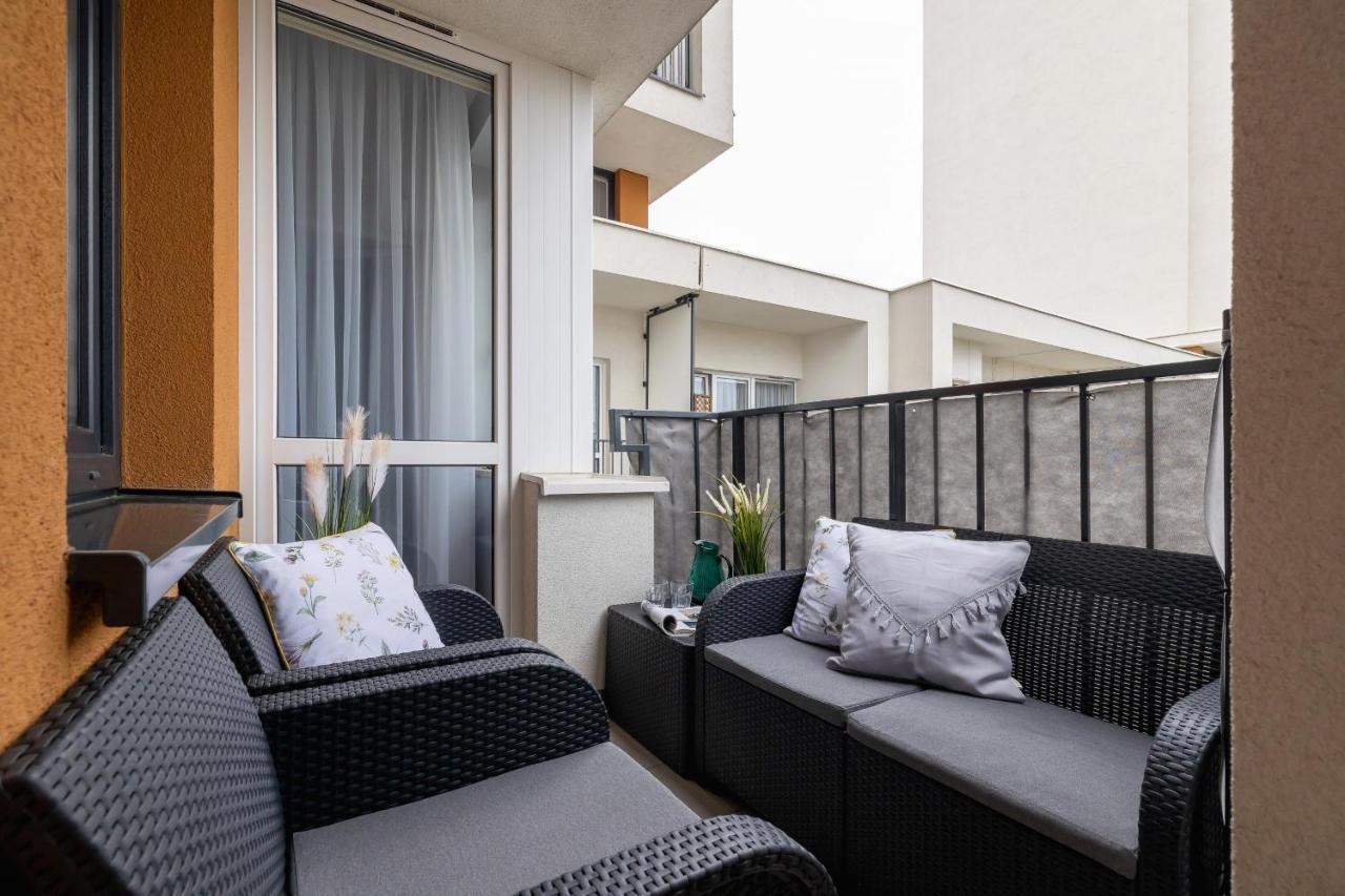 Osiedle Avia Harmonious Apartment With Balcony & Parking Cracow By Renters Prestige Krakov Exteriér fotografie
